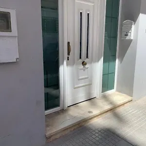 https://mooi-en-erg-ruim-appartement-met-een-openhaard.hotelsinnerja.org